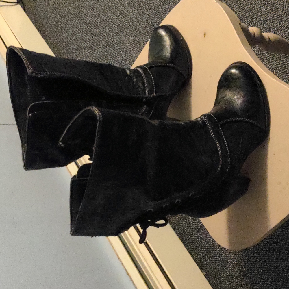 Woman boots mudd
